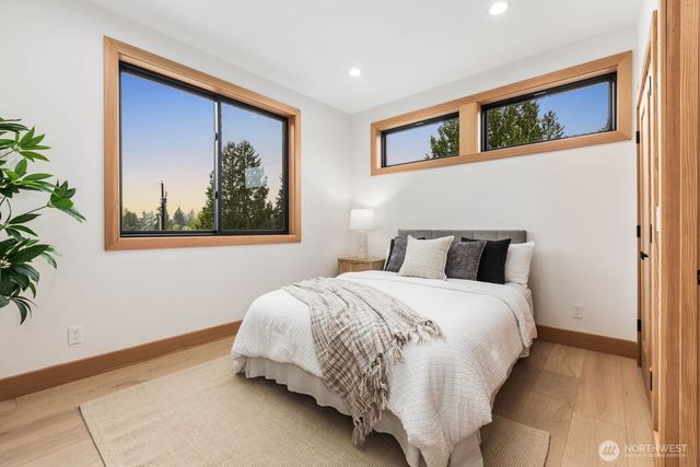 1207 145th Avenue SE, Bellevue, WA 98007