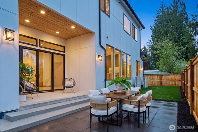1207 145th Avenue SE, Bellevue, WA 98007