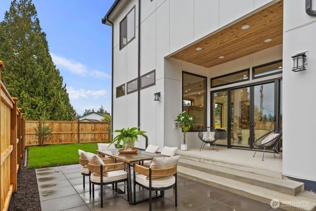 1207 145th Avenue SE, Bellevue, WA 98007
