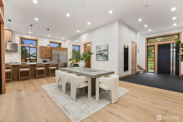 1207 145th Avenue SE, Bellevue, WA 98007