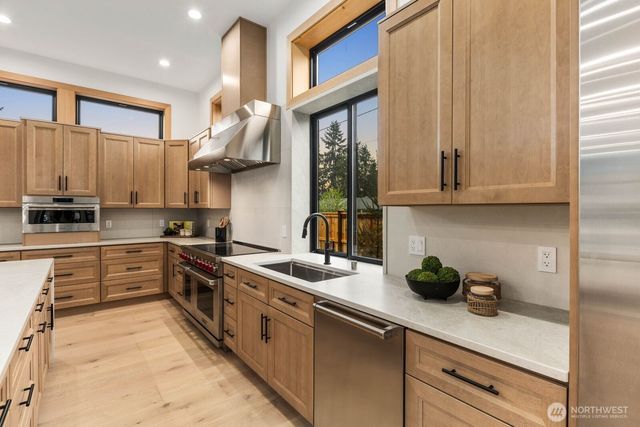 1207 145th Avenue SE, Bellevue, WA 98007