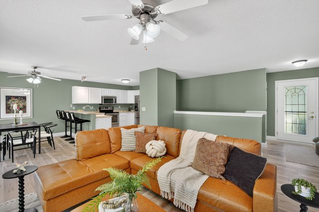 875 SE Bobwhite Lane, Waukee, IA 50263