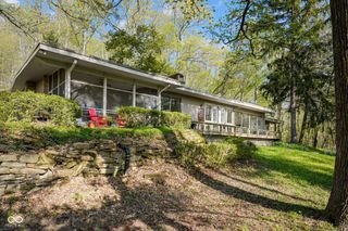 9806 Raintree Drive N, Columbus, IN 47201