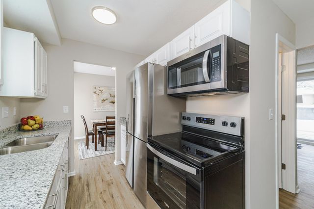 2129 Tamarin Trail, Golden Valley, MN 55427