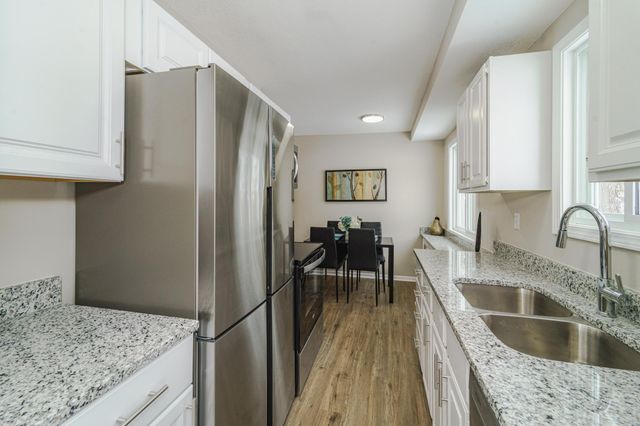 2129 Tamarin Trail, Golden Valley, MN 55427