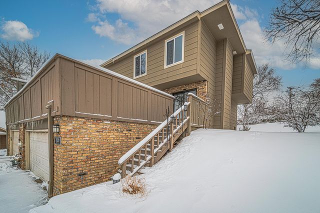 2129 Tamarin Trail, Golden Valley, MN 55427