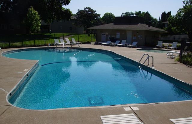 2129 Tamarin Trail, Golden Valley, MN 55427