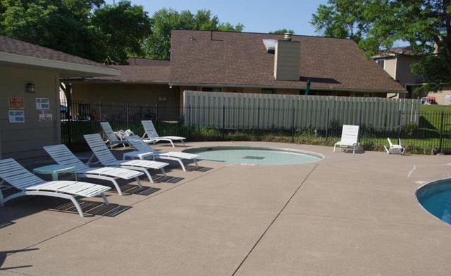 2129 Tamarin Trail, Golden Valley, MN 55427