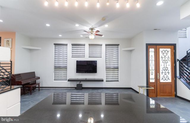 900 20TH ST S, Arlington, VA 22202