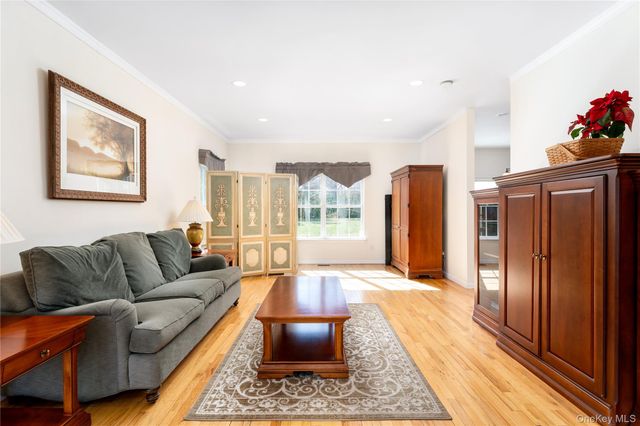 6 Mimosa Street, Miller Place, NY 11764