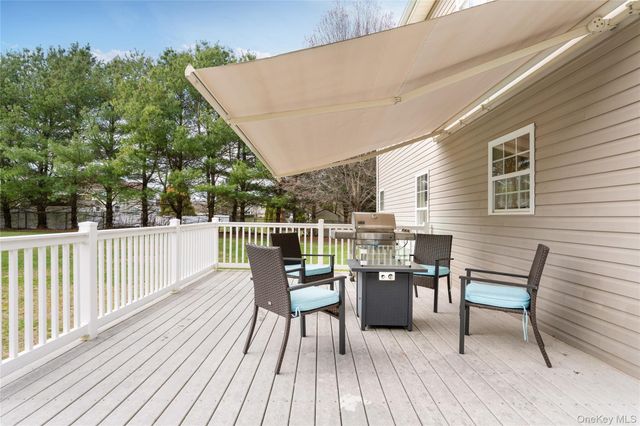 6 Mimosa Street, Miller Place, NY 11764