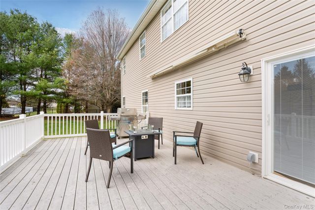 6 Mimosa Street, Miller Place, NY 11764