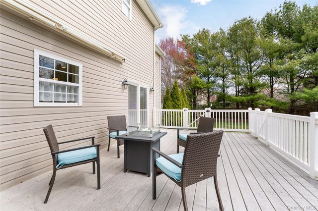 6 Mimosa Street, Miller Place, NY 11764