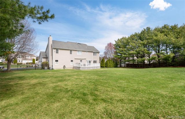 6 Mimosa Street, Miller Place, NY 11764