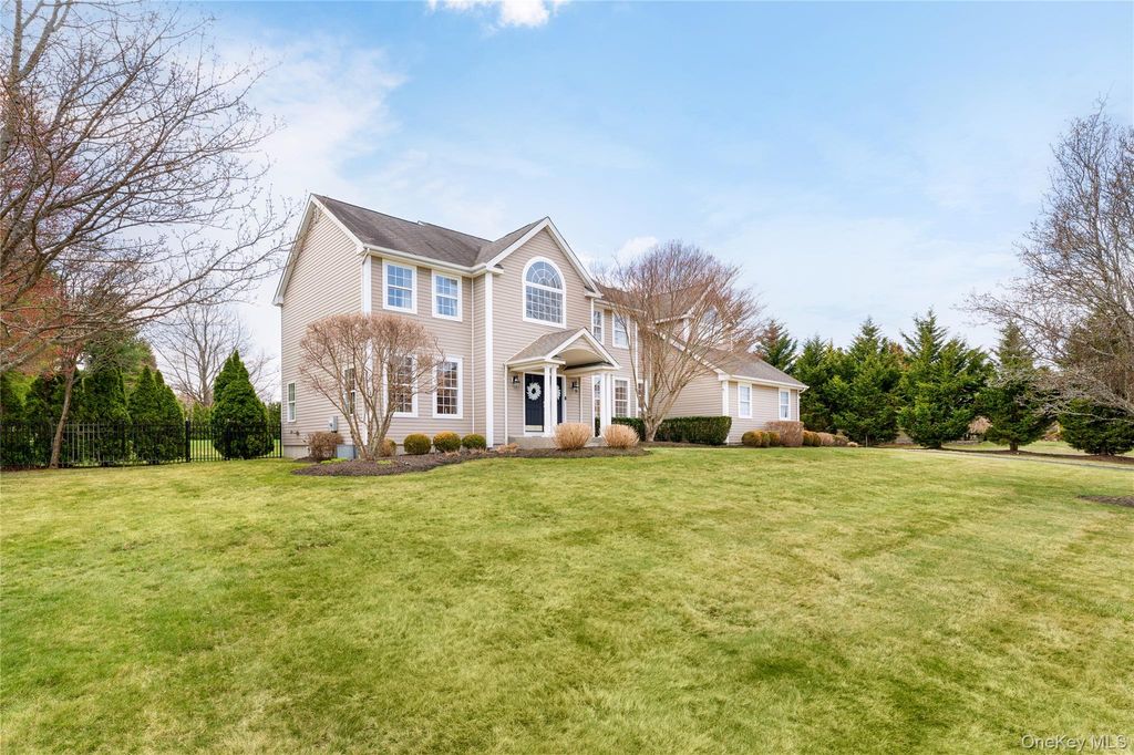 6 Mimosa Street, Miller Place, NY 11764