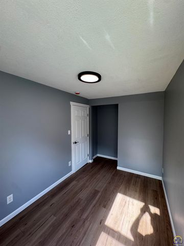 815 SW Parkview ST, Topeka, KS 66606