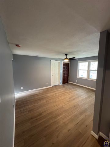 815 SW Parkview ST, Topeka, KS 66606