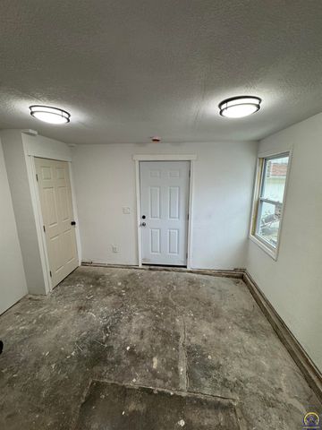 815 SW Parkview ST, Topeka, KS 66606