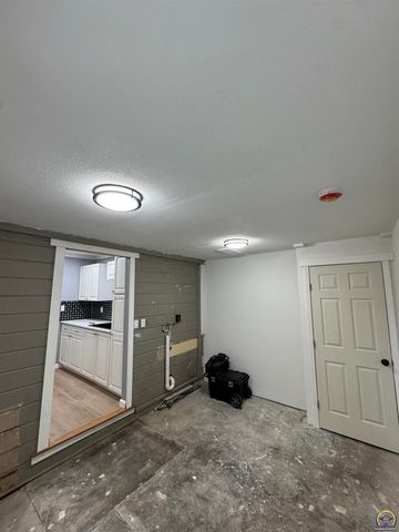 815 SW Parkview ST, Topeka, KS 66606