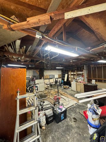 815 SW Parkview ST, Topeka, KS 66606