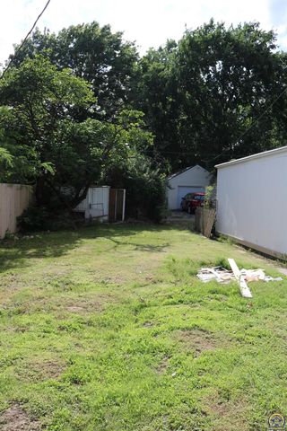 815 SW Parkview ST, Topeka, KS 66606