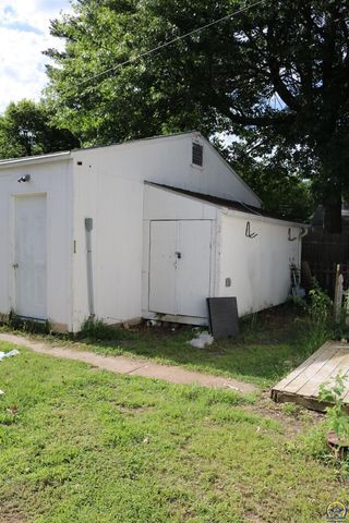 815 SW Parkview ST, Topeka, KS 66606