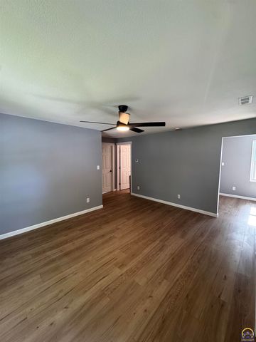 815 SW Parkview ST, Topeka, KS 66606