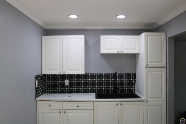 815 SW Parkview ST, Topeka, KS 66606
