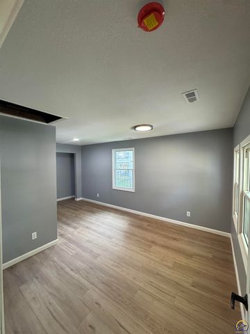 815 SW Parkview ST, Topeka, KS 66606