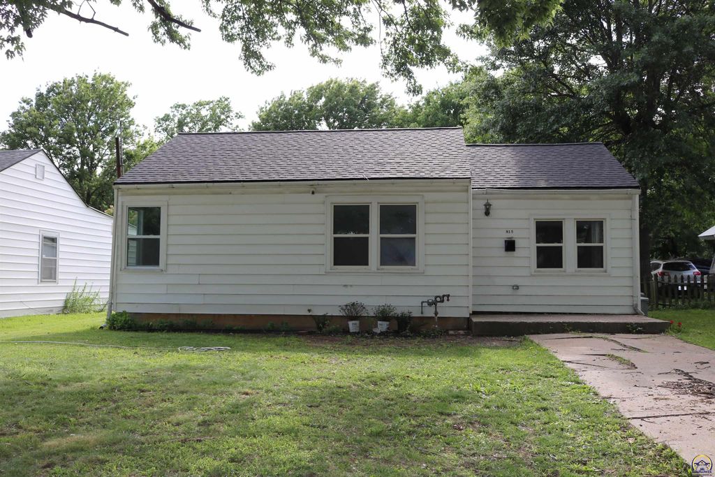 815 SW Parkview ST, Topeka, KS 66606
