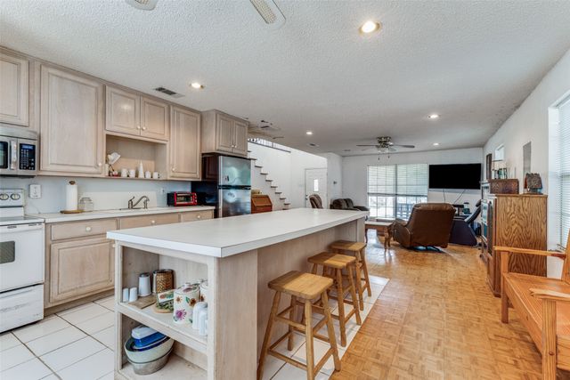 18025 N County Road 4052, Kemp, TX 75143