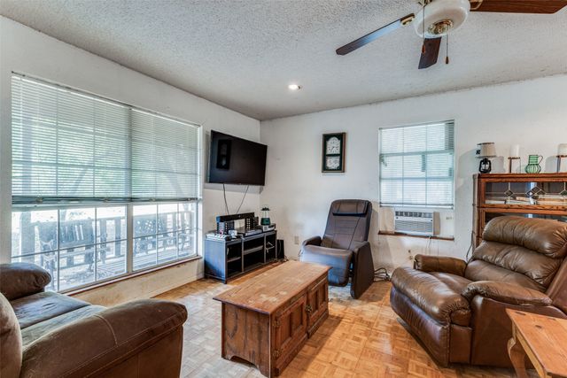 18025 N County Road 4052, Kemp, TX 75143