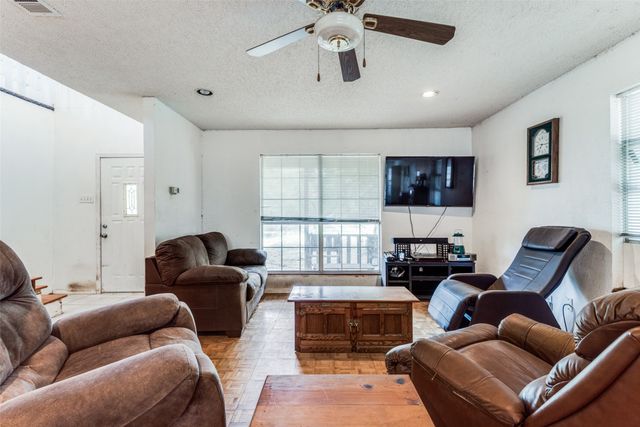 18025 N County Road 4052, Kemp, TX 75143