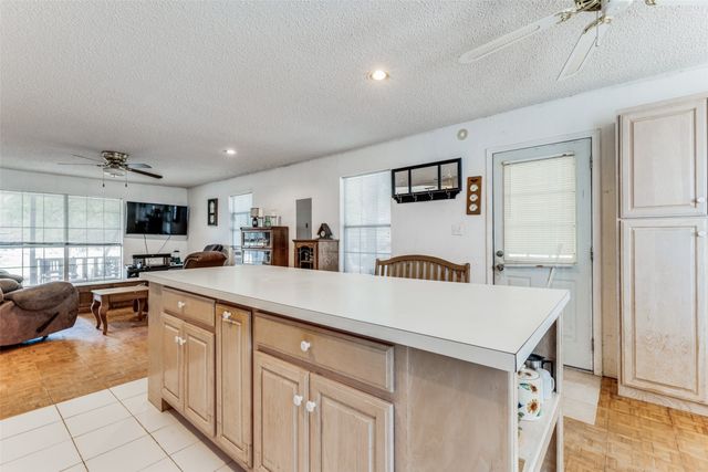 18025 N County Road 4052, Kemp, TX 75143