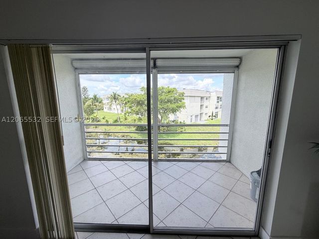 8305 Sunrise Lakes Blvd 310, Sunrise, FL 33322