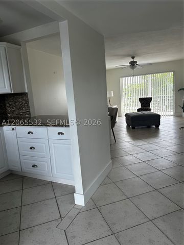 8305 Sunrise Lakes Blvd 310, Sunrise, FL 33322