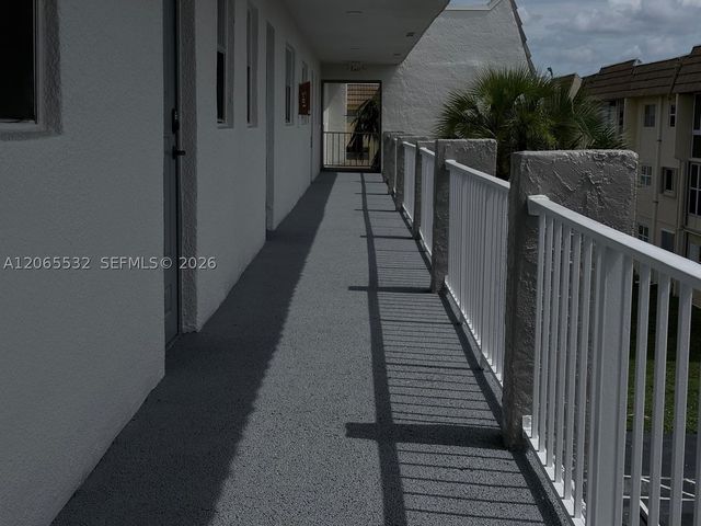 8305 Sunrise Lakes Blvd 310, Sunrise, FL 33322