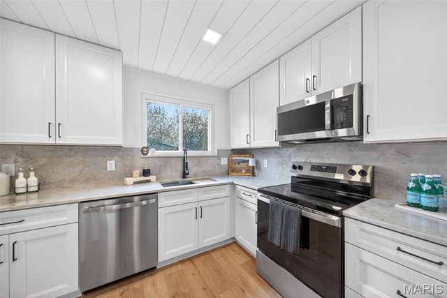 2 Wells Fargo Court, St Peters, MO 63376