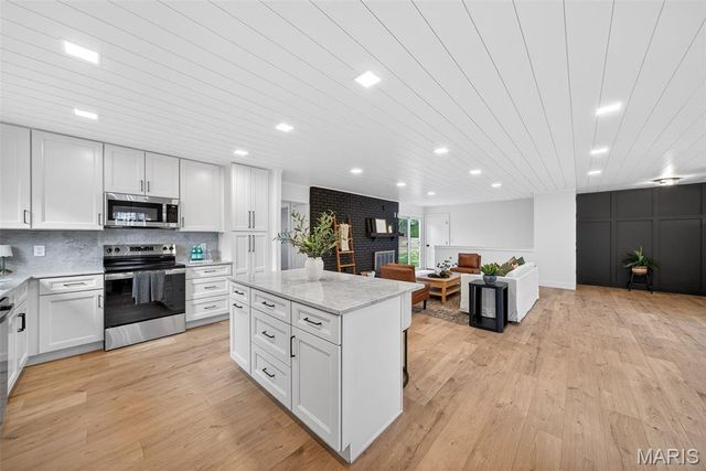 2 Wells Fargo Court, St Peters, MO 63376