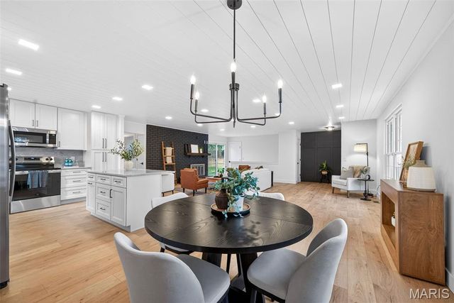 2 Wells Fargo Court, St Peters, MO 63376