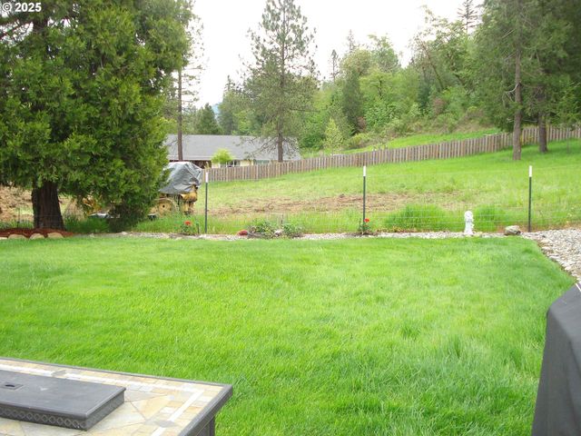 118 SAMANTHA Way, Canyonville, OR 97417