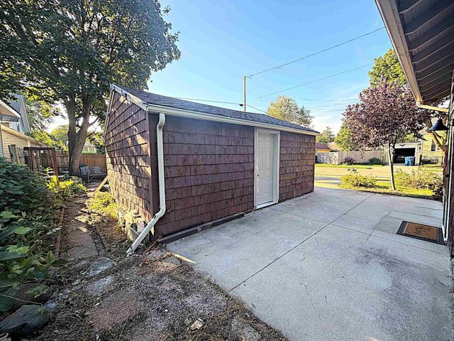 1325 WISCONSIN STREET, Oshkosh, WI 54901