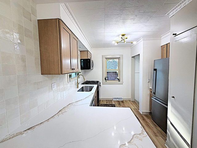 1325 WISCONSIN STREET, Oshkosh, WI 54901