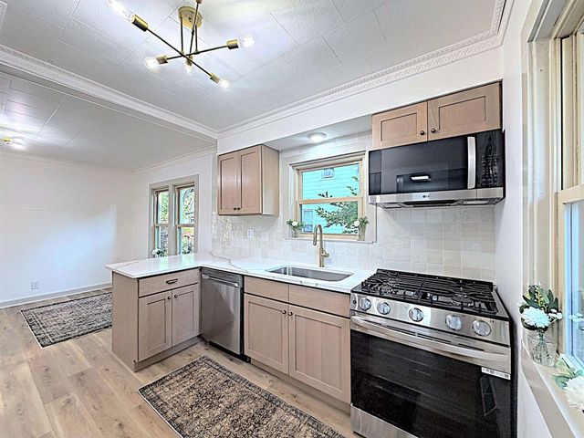 1325 WISCONSIN STREET, Oshkosh, WI 54901