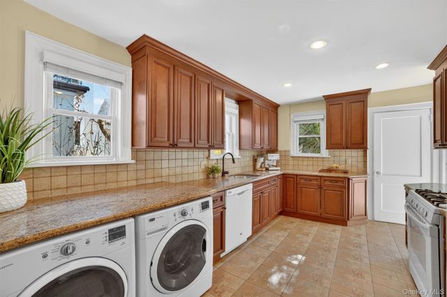 404 Bronxville Road, Bronxville, NY 10708