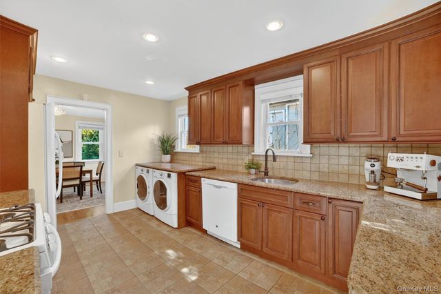 404 Bronxville Road, Bronxville, NY 10708