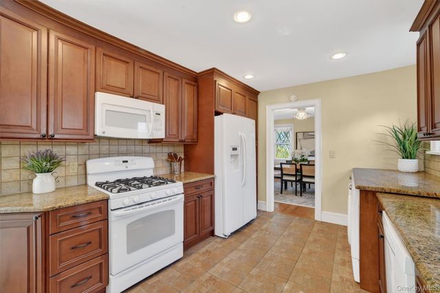 404 Bronxville Road, Bronxville, NY 10708