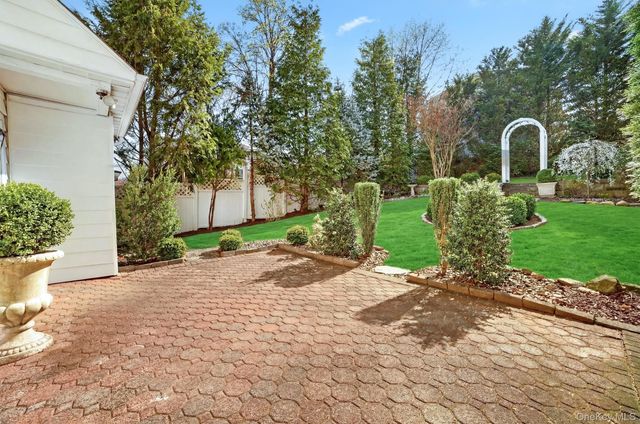 404 Bronxville Road, Bronxville, NY 10708