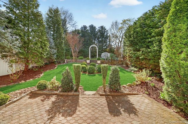 404 Bronxville Road, Bronxville, NY 10708