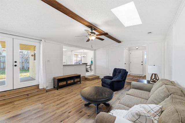 805 Cove Hollow, Irving, TX 75060